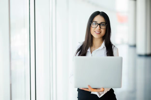 The Unseen Advantage: A High-Performer's Guide to Radical Visibility Without the Noise